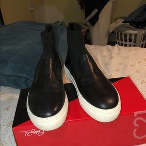 Women’s Zara sneakers